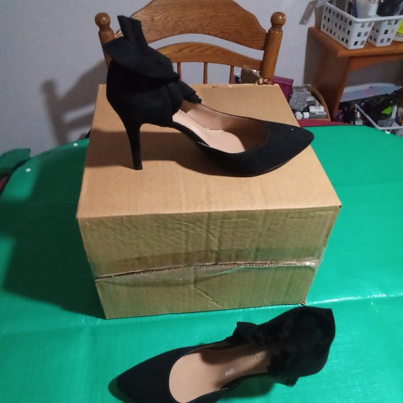 Ladies Ruffle Stilettos - Picture 4 of 4